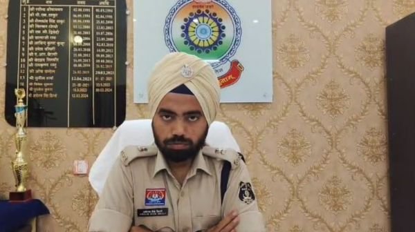 Ambikapur: 1 crore 80 lakh rupees suddenly came in the account of a young man