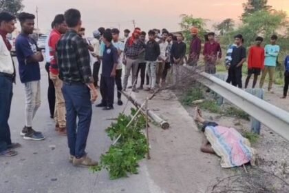 Tragic accident on National Highway 130: Young man dies after falling from a moving bike