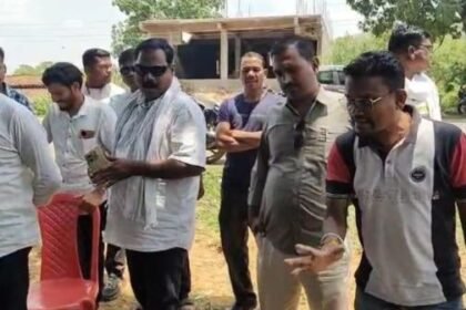 Affected farmers of Raoghat project stopped ore transportation