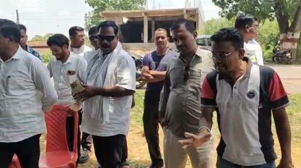 Affected farmers of Raoghat project stopped ore transportation