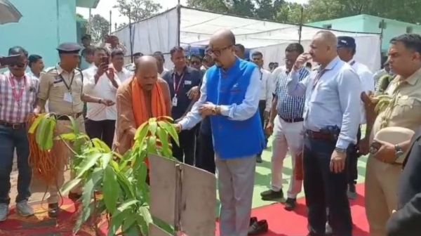 Gariaband's Madwadih became the Governor's adopted village