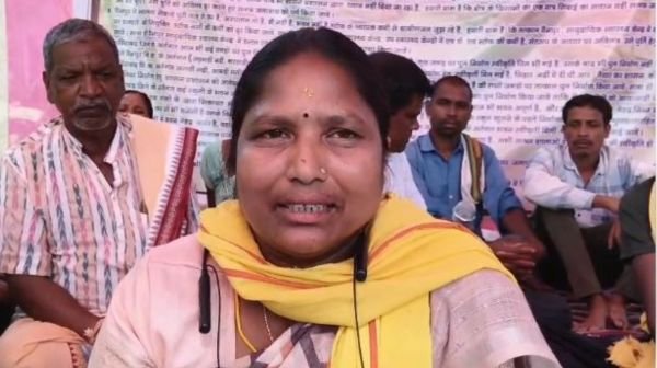 Gariaband: Public representatives sit on hunger strike demanding basic facilities