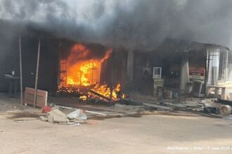 Huge fire in slipper shop in Bhilai Supela, major accident averted
