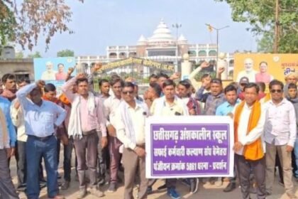 Part-time school cleaning staff staged a sit-in protest in Bemetara
