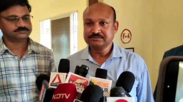 Bribery exposed in Kondagaon: Nazul Naib Tehsildar Dinesh Thakur arrested red handed taking bribe of 15 thousand