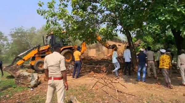 Forest department's big action in Semrava village of Balrampur