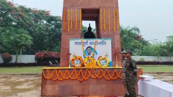 Jagdalpur: Officials and public representatives paid tribute to martyr ASP Akash Rao Giripunje at Amar Jawan Vatika