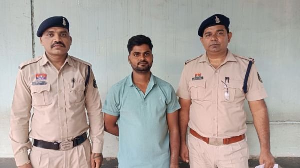 Property dealer in Durg duped of Rs. 1.25 crore, one accused arrested