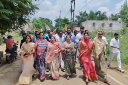 Congressmen gherao BEO office in protest against rationalization