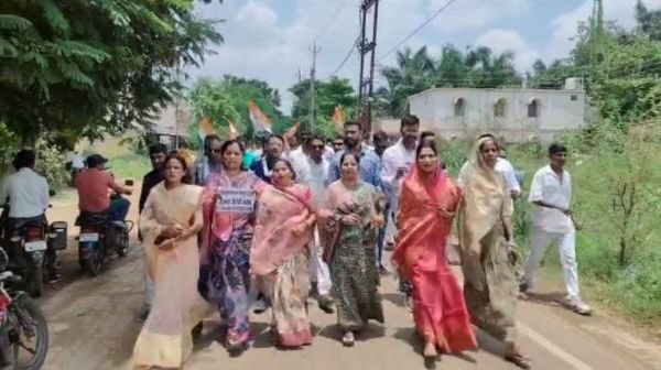 Congressmen gherao BEO office in protest against rationalization