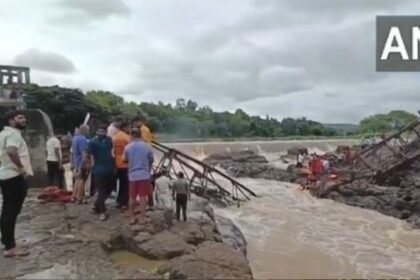 Maharashtra: Bridge on Indrani river collapsed in Pune, 25-30 people likely swept away