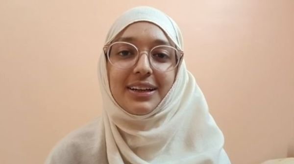 Madhupur's Gosia Parveen hoisted the flag in NEET, scored 612 marks and got All India Rank 702