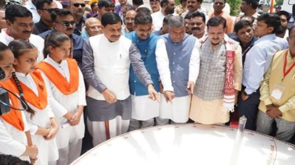 Chief Minister Dr. Yadav became a teacher