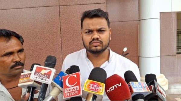 Bemetara: Obstacle in PM housing scheme, transformer on beneficiary's land