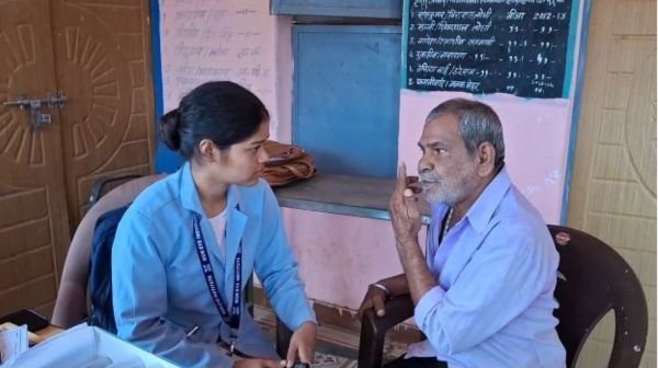 Eye check-up camp organized in Bemetara's Bija village