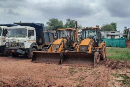 Administration takes strict action against illegal sand and gravel mining in Pathariya