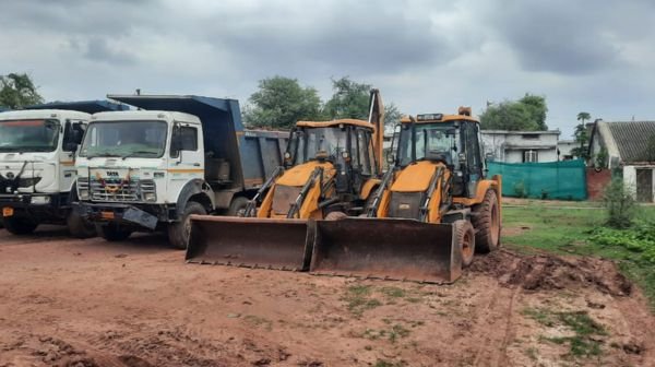 Administration takes strict action against illegal sand and gravel mining in Pathariya