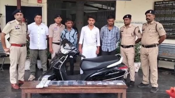 Rajnandgaon: Robbery exposed, mobile and jewelry stolen at knife point