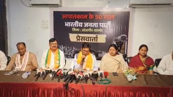 BJP's press conference: OP Choudhary and MP Kamlesh Jangde were present