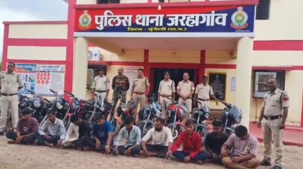 Bike thief gang busted in Mungeli: 13 stolen motorcycles recovered
