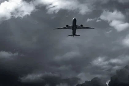 ईरान-इजराइल युद्ध में फंसे 10,000 भारतीय: हवाई क्षेत्र बंद, रेस्क्यू ऑपरेशन शुरू