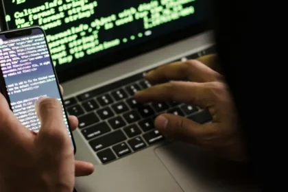 इंदौर जिला अदालत के बैंक खाते से निकाले 64 लाख, पिता-पुत्र को किया गिरफ्तार