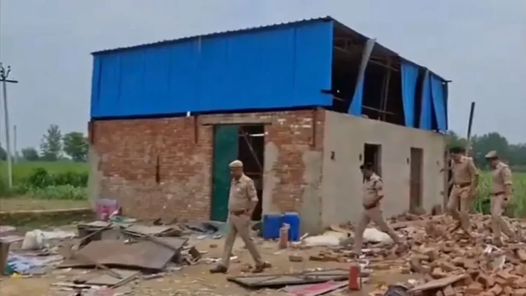 उत्तर प्रदेश में पटाखा फैक्टरी में बड़ा धमाका: चार महिलाओं की मौत, 12 घायल