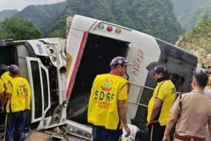 ऋषिकेश-बदरीनाथ हाईवे हादसा टेंपो ट्रैवलर