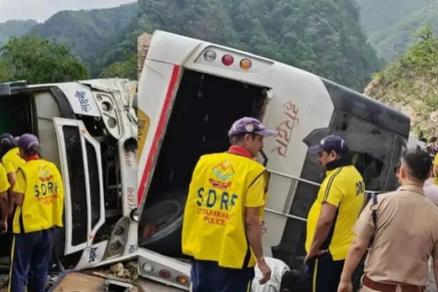 ऋषिकेश-बदरीनाथ हाईवे हादसा टेंपो ट्रैवलर