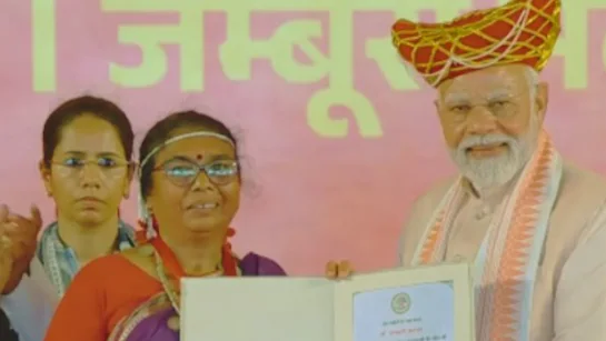 डॉ. जयमती कश्यप को पीएम मोदी ने किया सम्मानित