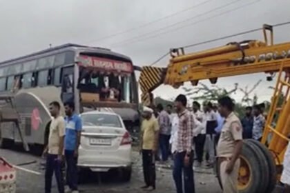 धार्मिक यात्रा पर जा रही बस दुर्घटनाग्रस्त