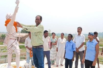 बिरसा मुंडा की पुण्यतिथि पर झामुमो ने दी श्रद्धांजलि