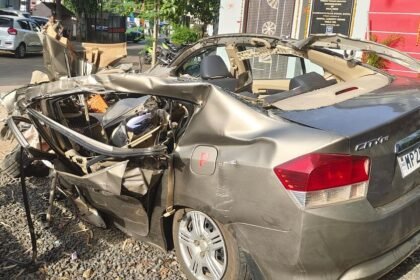 भोपाल के बागसेवनिया में देर रात एक दर्दनाक सड़क हादसा हुआ