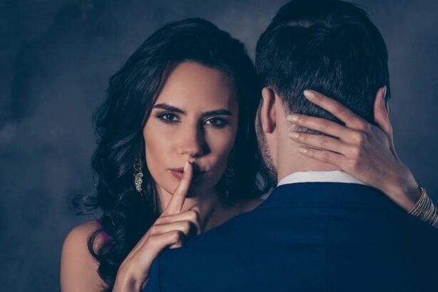 मकान मालिक की पत्नी ने किरायेदार से शादी