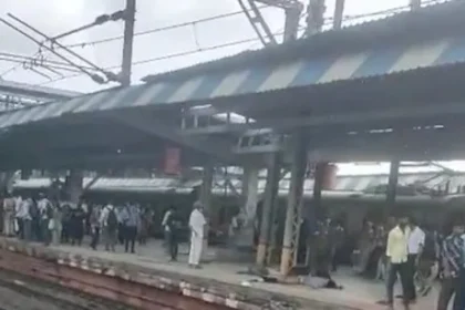 मुंबई लोकल ट्रेन हादसा