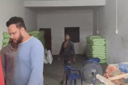 रीवा में नकली खाद से भरा ट्रक जब्त