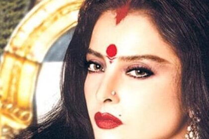 रेखा की मांग में सिंदूर