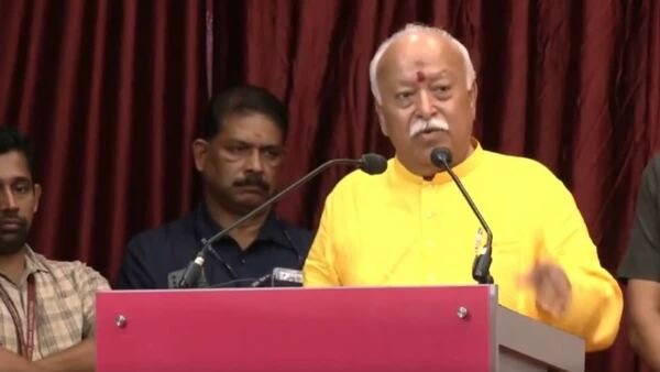 मोहन भागवत बोले: भारत को अब ‘‘सोने की चिड़िया’’ नहीं बल्कि ‘‘शेर’’ बनना होगा
