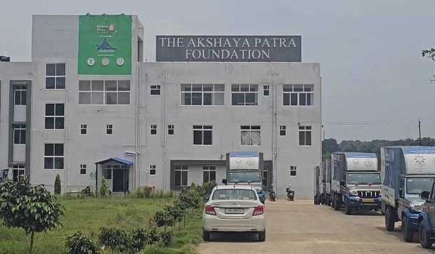 बच्चों के भविष्य की योजना अधर में, जयंत सिन्हा बोले- अफसरों के पैर भी पकड़ लूंगा