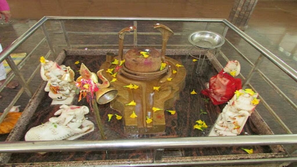 इस मंदिर में लगती है "शिव की अदालत"