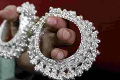 चांदी ₹1,10,300 के ऑल टाइम हाई पर, सोना भी उछला: जानिए एक्सपर्ट की भविष्यवाणी