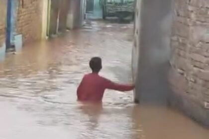 ग्वालियर में तेज बारिश से जलजमाव का कहर: जागृति नगर में कमर तक पानी, रॉक्सी अंडरब्रिज में फंसी कार