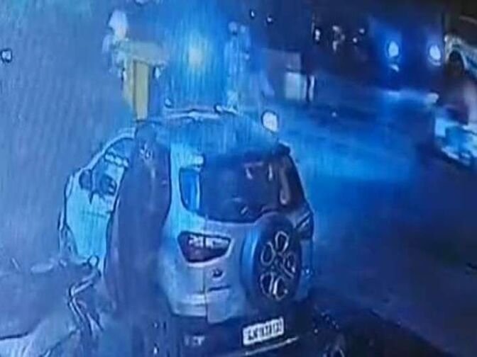 गुजरात के व्यापारी का 4.80करोड़ का सोना लेकर ड्राइवर फरार:होटल के बाहर से गायब हुआ ड्राइवर, व्यापारियों को माल दिखाने आए थे इंदौर