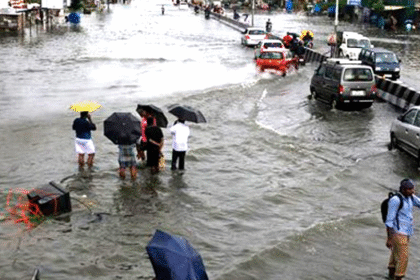 एमपी में भारी बारिश से तबाही: 28 जिलों में अलर्ट, नदियां उफान पर, कई इलाकों में स्कूल बंद