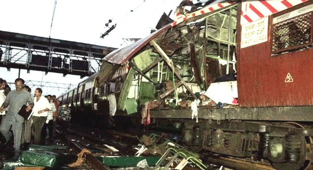 मुंबई ट्रेन ब्लास्ट केस: सुप्रीम कोर्ट ने बॉम्बे हाईकोर्ट के फैसले पर लगाई रोक, सभी 12 आरोपियों की रिहाई पर ब्रेक