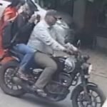 जैन मंदिर से लौट रही बुजुर्ग महिला से ठगी: फर्जी पुलिस बनकर सोने की चेन लूटी