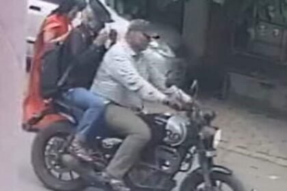 जैन मंदिर से लौट रही बुजुर्ग महिला से ठगी: फर्जी पुलिस बनकर सोने की चेन लूटी