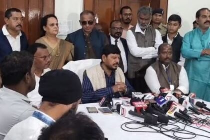 Union Minister Ramdas Athawale reached Raipur, press conference after review meeting