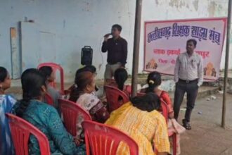 Bijapur: Fierce protest by teachers, raised voice of demands amidst torrential rain