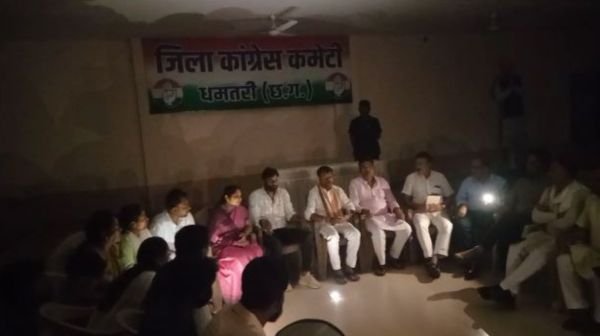 Power failure during the meeting of PCC Chief Deepak Baij in Dhamtari